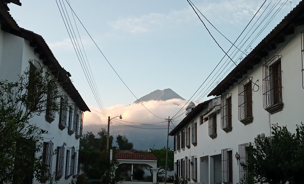lenticular-clouds-volcan-de-agua-guatemala